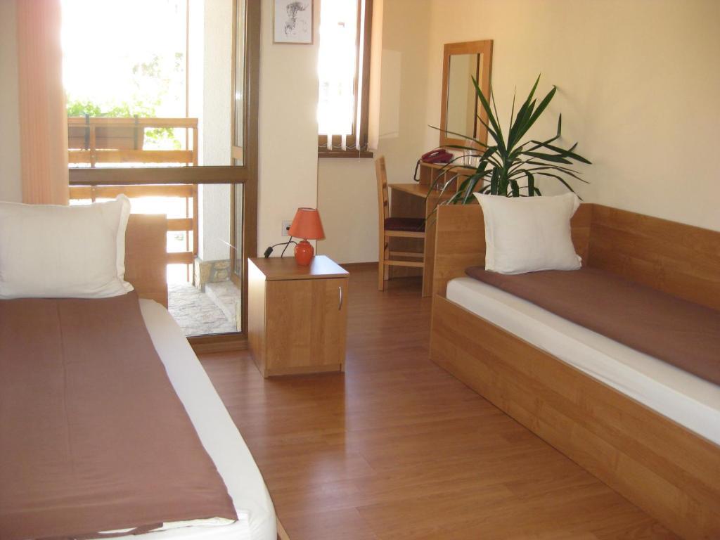 ديفين Family Hotel Veronika الغرفة الصورة