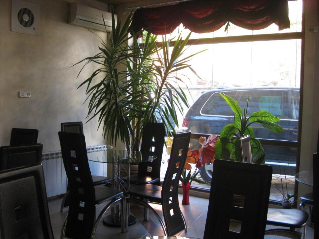 ديفين Family Hotel Veronika المظهر الخارجي الصورة
