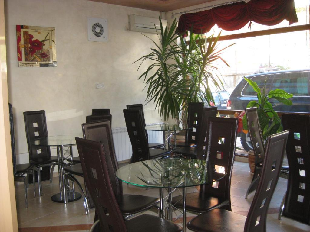 ديفين Family Hotel Veronika المظهر الخارجي الصورة